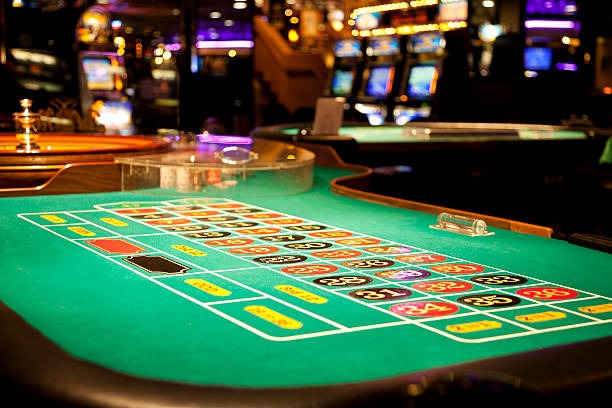 Live baccarat table interface on link kepritogel showing dealer and card layout