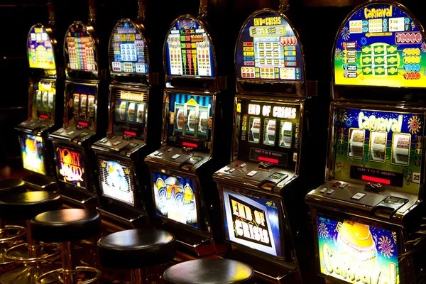 Dashboard showing popular games and live casino tables on link kepritogel